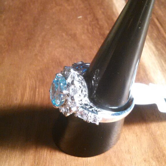 Simulated Blue and White Diamond Sterling Silver Fire Cut Ring (Size 8) - Picture 14 of 16